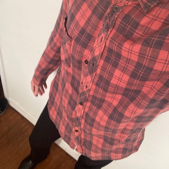 BDG Soft and Lightweight Plaid Button-Down - Picture 8 of 9